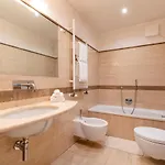 Clock's 2 Bedrooms & 2 Bathrooms & Big Terrace