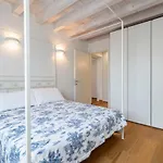 Apartment Clock's 2 Bedrooms & 2 Bathrooms & Big Terrace