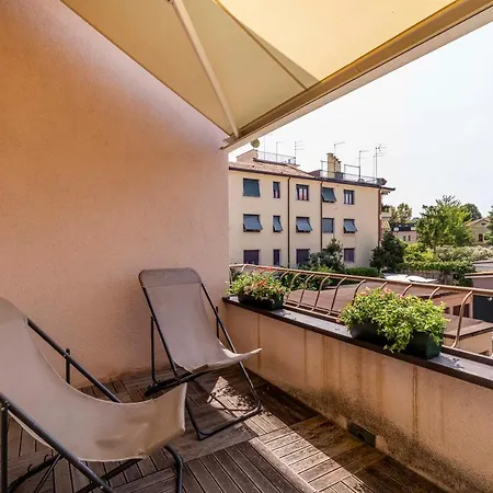 Apartment Clock's 2 Bedrooms & 2 Bathrooms & Big Terrace *