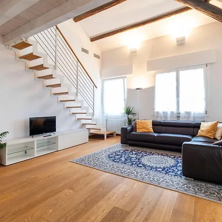 Clock's 2 Bedrooms & 2 Bathrooms & Big Terrace Apartment *