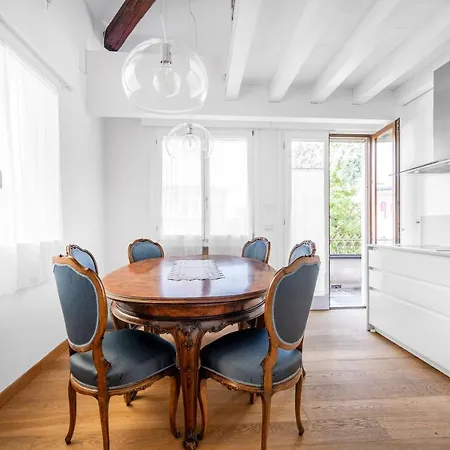 Clock's 2 Bedrooms & 2 Bathrooms & Big Terrace *
