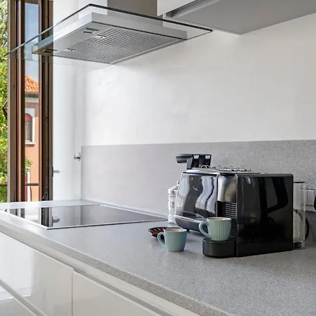 Clock's 2 Bedrooms & 2 Bathrooms & Big Terrace Apartment