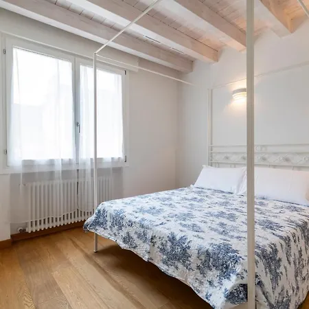 Apartment Clock's 2 Bedrooms & 2 Bathrooms & Big Terrace