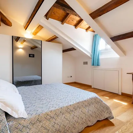Apartament Clock's 2 Bedrooms & 2 Bathrooms & Big Terrace