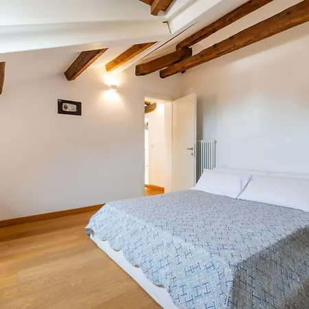 Clock's 2 Bedrooms & 2 Bathrooms & Big Terrace Apartament Lido di Venezia