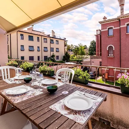 Clock's 2 Bedrooms & 2 Bathrooms & Big Terrace Venedig-Lido