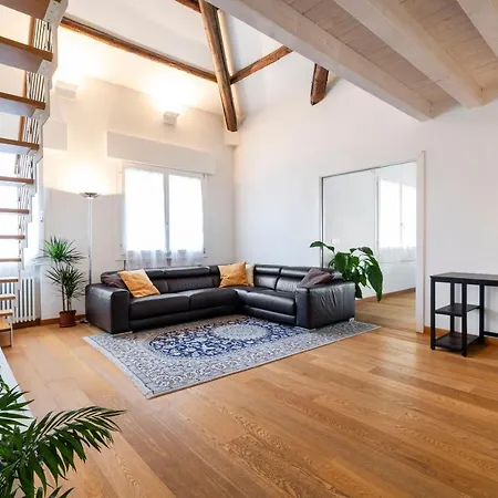 Clock's 2 Bedrooms & 2 Bathrooms & Big Terrace Lägenhet *