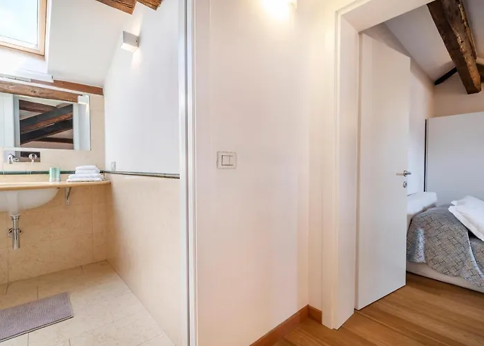 Clock's 2 Bedrooms & 2 Bathrooms & Big Terrace * Venedik-Lido