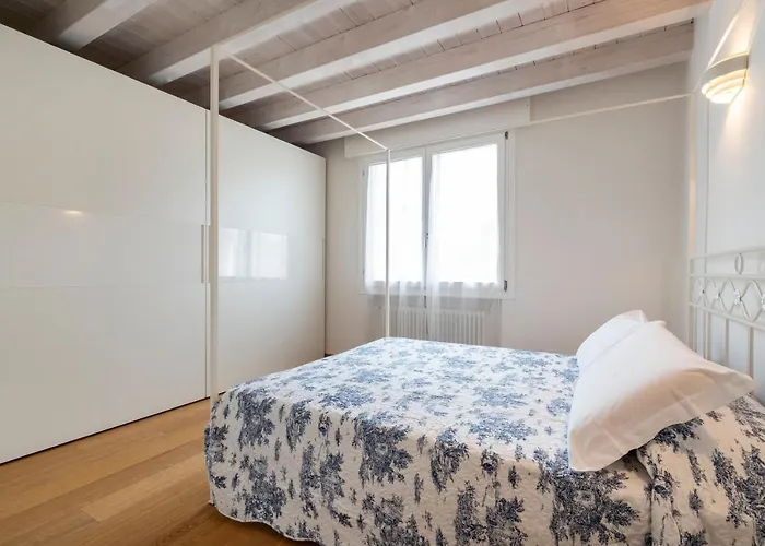 Clock's 2 Bedrooms & 2 Bathrooms & Big Terrace