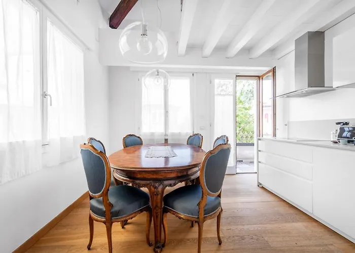 Clock's 2 Bedrooms & 2 Bathrooms & Big Terrace *