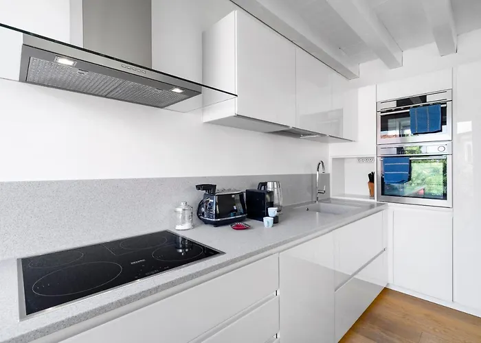 Clock's 2 Bedrooms & 2 Bathrooms & Big Terrace Daire Venedik-Lido