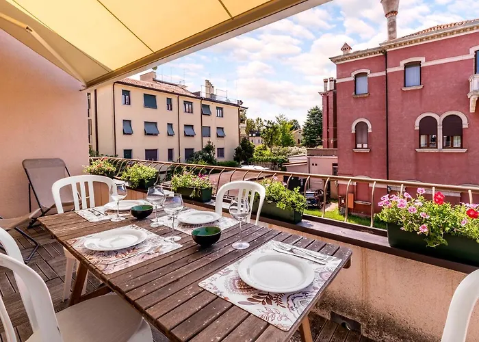 Clock's 2 Bedrooms & 2 Bathrooms & Big Terrace Venedigs Lido