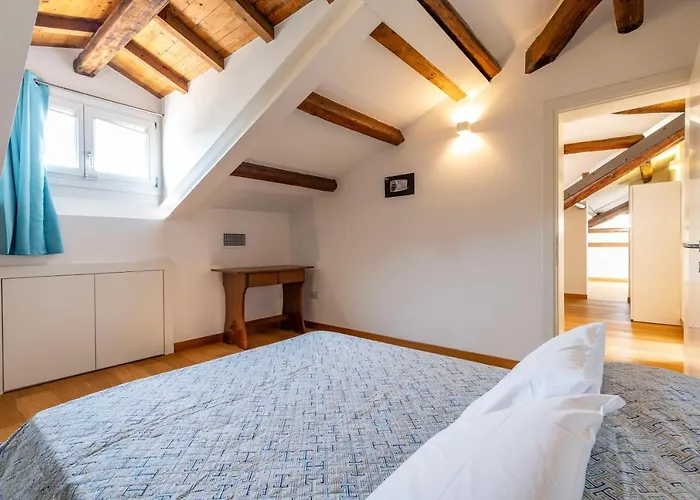 Clock's 2 Bedrooms & 2 Bathrooms & Big Terrace