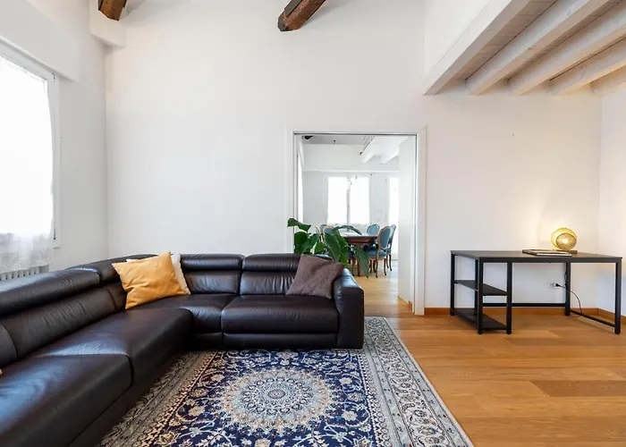 Daire Clock's 2 Bedrooms & 2 Bathrooms & Big Terrace